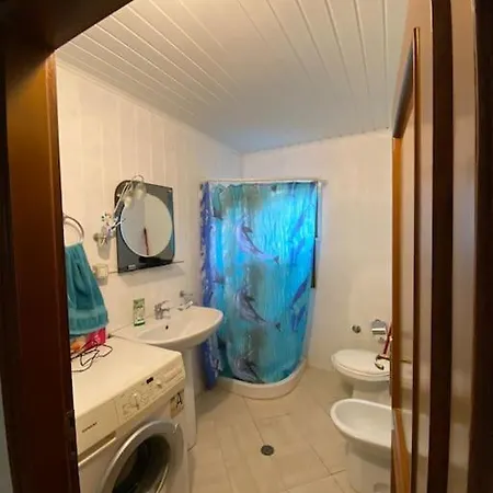 House For Rent Gjiri I Lalzit. Prázdninový dům