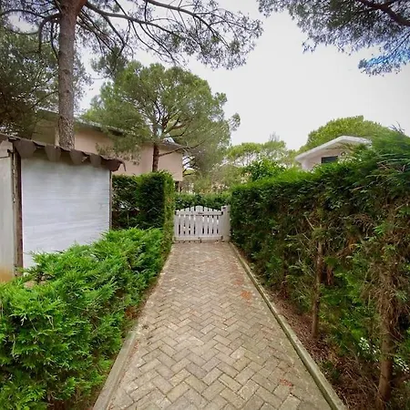 House For Rent Gjiri I Lalzit. Prázdninový dům