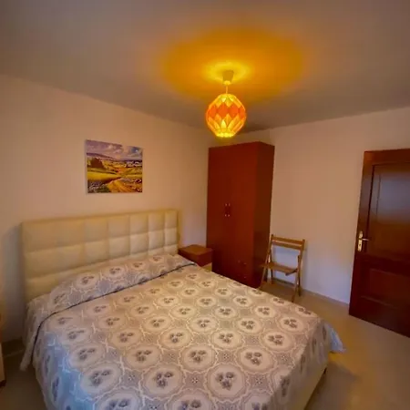 House For Rent Gjiri I Lalzit. Prázdninový dům *